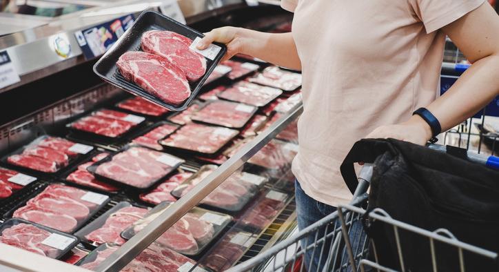 Ez fájni fog a magyar családoknak: durván emelkedik a hús ára a hazai boltokban