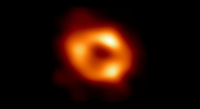 Megérkezett a szenzációs első felvétel a Tejútrendszer központi fekete lyukáról