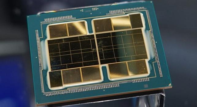 Képeken az Intel érkező, chipletekre épülő fejlesztései