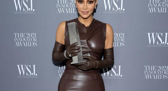 Kim Kardashian nem tudta mit vegyen fel a válás után: korábban Kanye Westtől kapta a stílustippeket