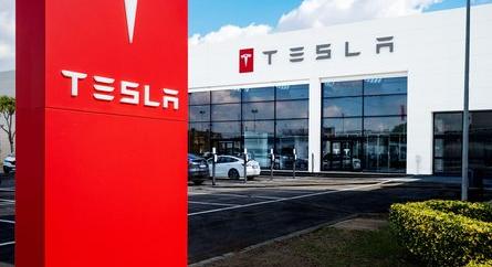 Elszámolta magát a Tesla, átmenetileg leállíthatják a rendelésfelvételt