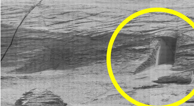 Tényleg egy sziklába vájt ajtót találtak a Marson?
