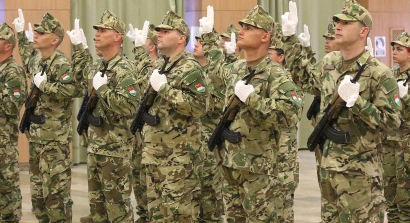 Huszonkét katona tett esküt a kecskeméti repülőbázison
