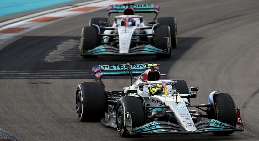 A Mercedes elmagyarázta, látszólag miért hagyták Hamiltonra a stratégiai döntést