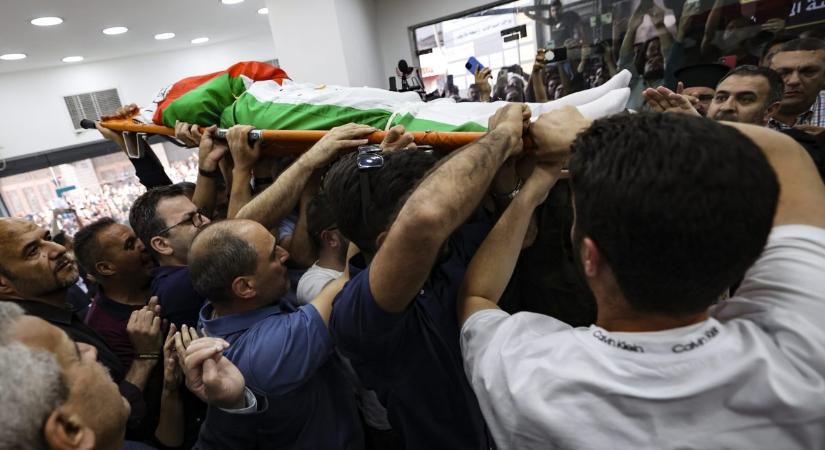 Összecsapott a rendőrség a zavargókkal az újságírónő temetésén