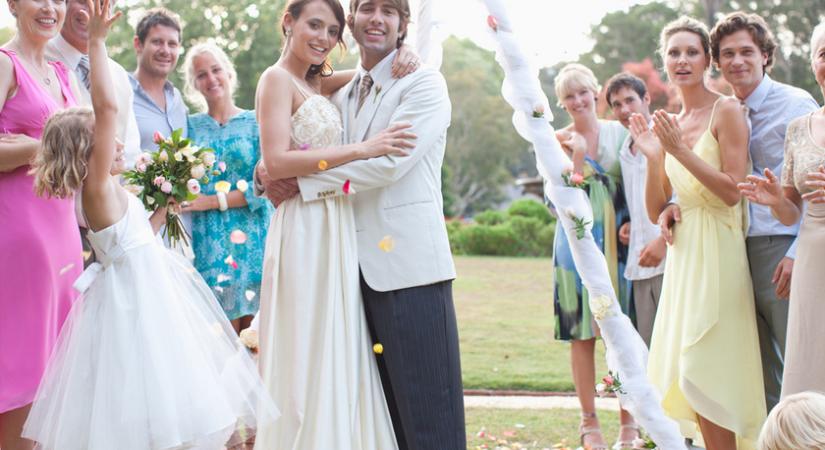 14 dolog, ami tilos egy esküvőn vendégként - Hatalmas illetlenségnek számítanak