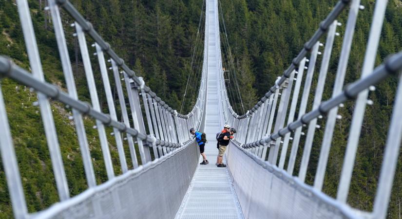 A világ leghosszabb gyalogos függőhídját adták át Csehországban