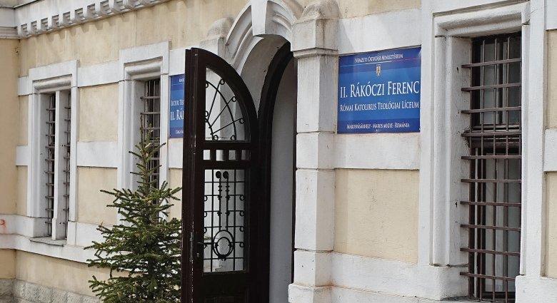 A Bolyai Farkas Gimnázium venné át ideiglenesen a katolikus iskola osztályait