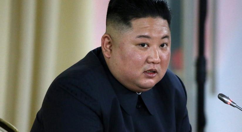 Kim Dzsongun újabb abszurd törvénnyel sokkolta a világot: mostantól ennek a ruhadarabnak a viselése is tilos Észak-Koreában