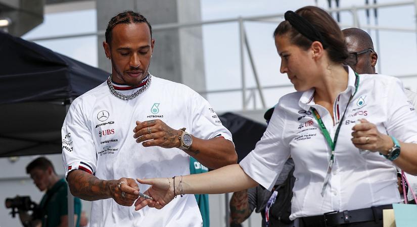 Lewis Hamilton motiváló üzenetet tett közzé