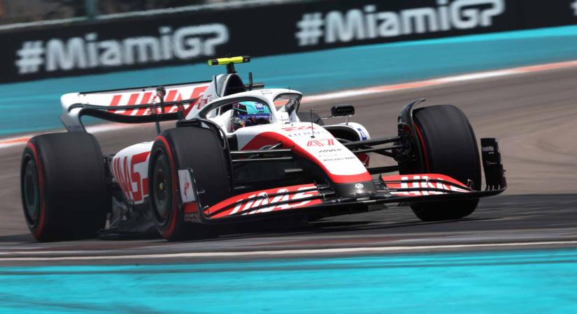 Haas: Schumachernek fel kell fejlődnie Magnussen szintjére