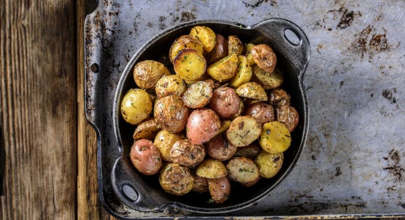 Ropogósra sült vajas újkrumpli: a legfinomabb tavaszi köret bármilyen hús mellé