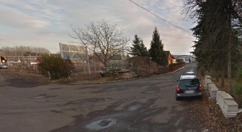 Öt kisbusz lángolt egy telephelyen Debrecenben
