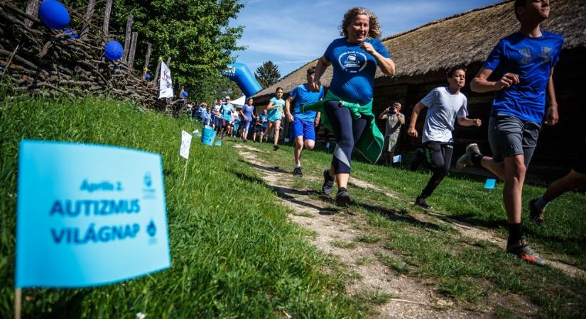 Galéria – Kékruhás futók lepték el a szombathelyi Csónakázó-tó környékét