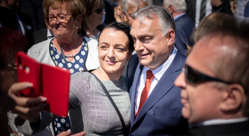 Novák Kataliné volt ma a főszerep, de Orbán Viktort is „elkapták” a rajongók a beiktatási ceremónián