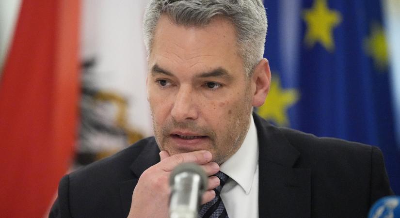 Hivatalosan is pártelnökké választották az osztrák kancellárt