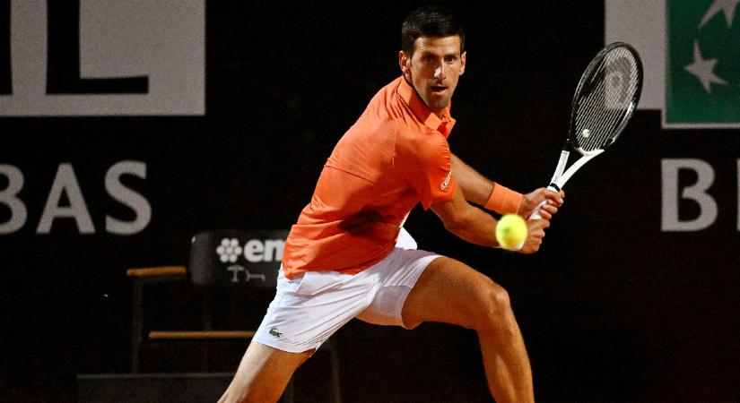 Djoković ezredik meccsét nyerte, döntős a római tenisztornán