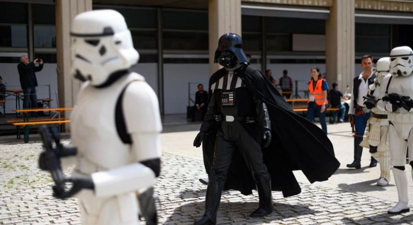 Star Wars- és Vissza a jövőbe-relikviákra is lehet licitálni júniusban