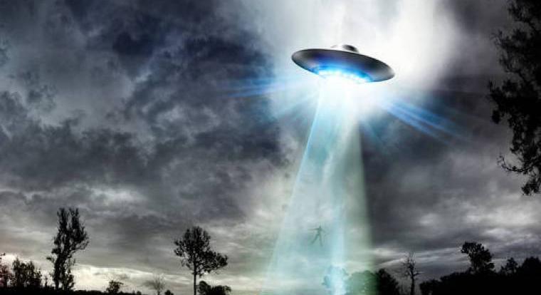 Mindent be kell vallania a Pentagonnak az UFO-król