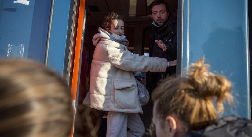 Az ukrán határőrség szerint már többen térnek haza, mint ahányan elmenekülnek