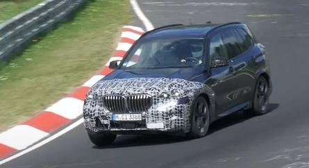 Videón, ahogy az új BMW X5 rója a köröket a Nürburgringen