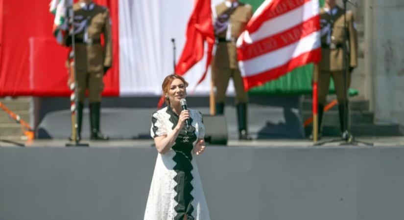Rúzsa Magdolna (Facebook): Óriási büszkeséggel tölt el, hogy a köztársasági elnök beiktatásán énekelhettem