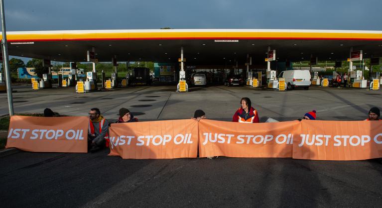 Besunnyognak a környezetvédők az olajtársaságokba