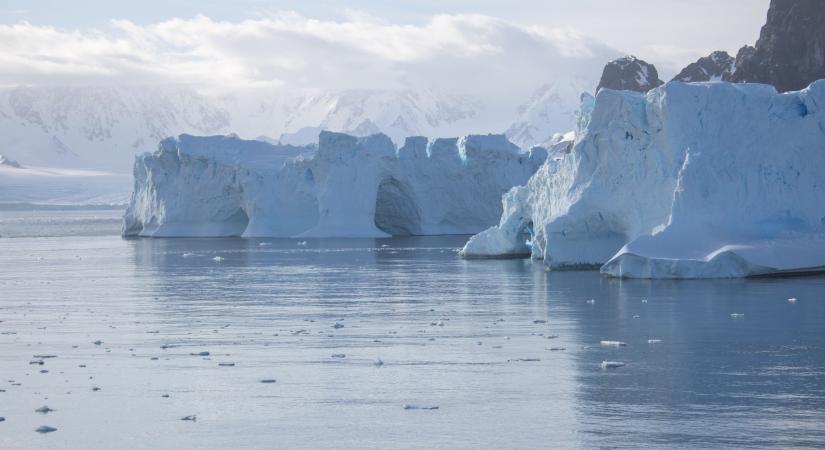 Hatalmas mennyiségű vizet fedeztek fel az antarktiszi jég alatt
