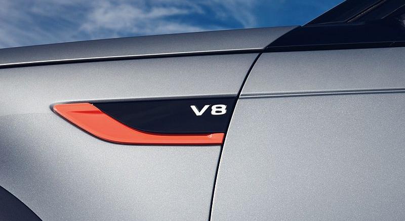 Erős V8-assal érkezik a Land Rover Defender SVX