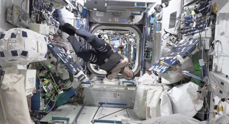 Tudod, mi történik az űrhajósokkal a Nemzetközi Űrállomáson, ha az gyorsítani kezd?