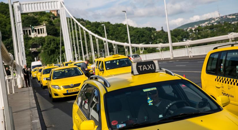 Bár a taxisok hétfőtől több pénzt kapnak, annak egy részét vissza is kell adniuk tagdíjemelés miatt