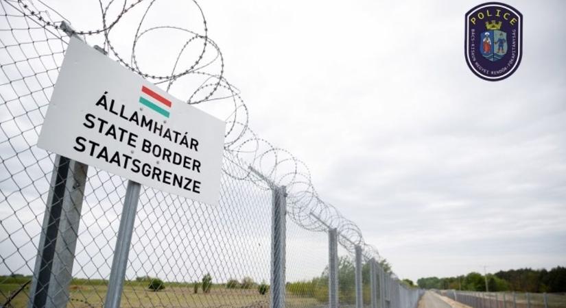 A migránsok ismét alaposan megdolgoztatták a magyar rendőröket