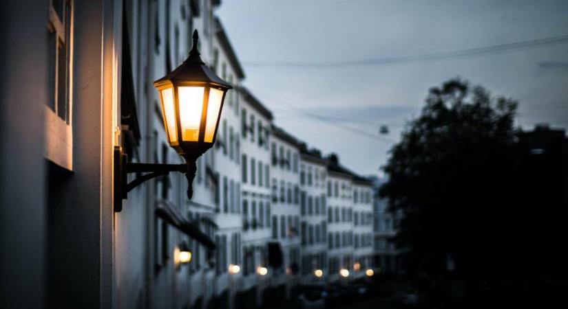 A közvilágításon spórolna több német város az elszálló energiaárak miatt