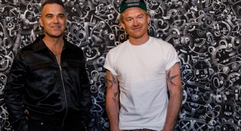 Robbie Williams fekete-fehér festményeivel hódítaná meg a művészeti világot