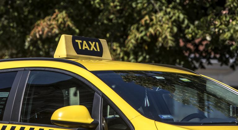 Tízszázalékos visszaesést hozott a taxisoknál a tarifaremelés