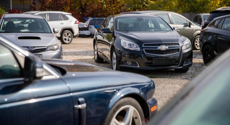 Elszálló autóárak: egyre jobban megérheti hitelből finanszírozni a vásárlást