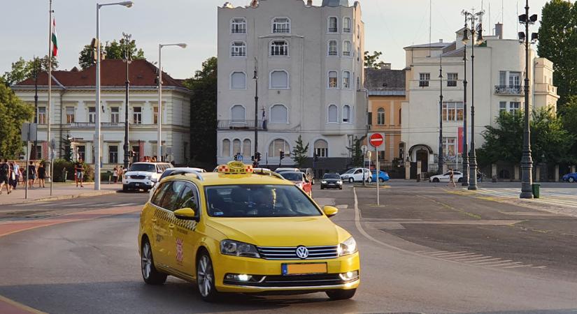Elégedetlenek a budapesti taxisok, megkapták ugyan a tarifaemelést, de annak egy részét gyorsan el is veszik tőlük