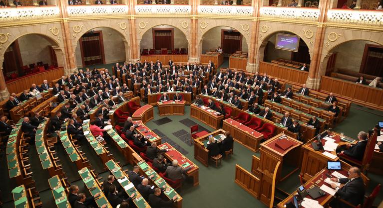 Orbán Viktor megválasztása és kormányfői nyitóbeszéd a parlamentben - Percről percre közvetítés az Indexen