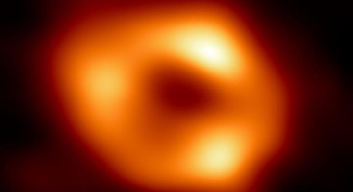 Fénykép készült a Tejútrendszerünk középpontjában lévő fekete lyukról