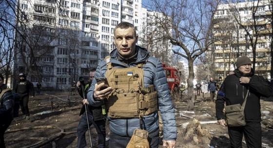 Vitalij Klicsko nekiment a kijevi szovjet emlékműnek