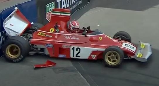 Összetörte Niki Lauda híres versenyautóját Charles Leclerc – videó