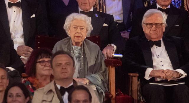 Erzsébet királynő kicsattan az egészségtől: fotókon a szórakozó uralkodónő