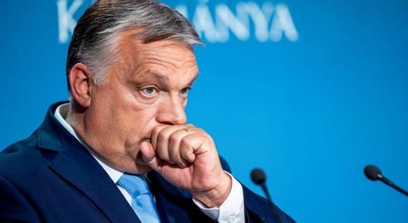 Orbánnak színt kell vallania: nem veszik ki az olajembargót az Oroszország elleni szankciók közül,