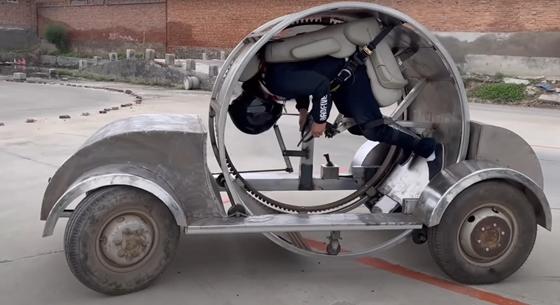 Őrült centrifugaautót épített egy kínai férfi, hogy átélje a „súlytalanságot” – videó