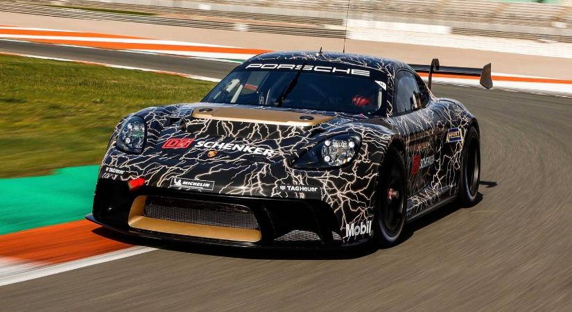 Megmutatták a Porsche elektromos sportkocsi prototípusát