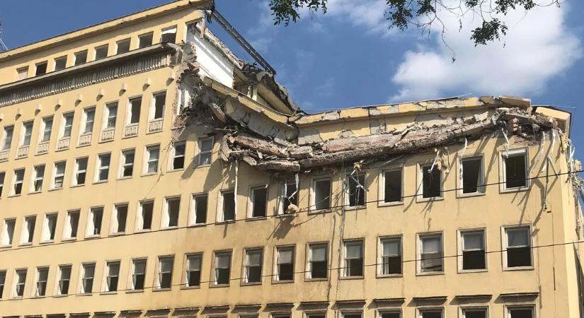 Budapesten leomlott két szint egy Böszörményi úti üresen álló épületből