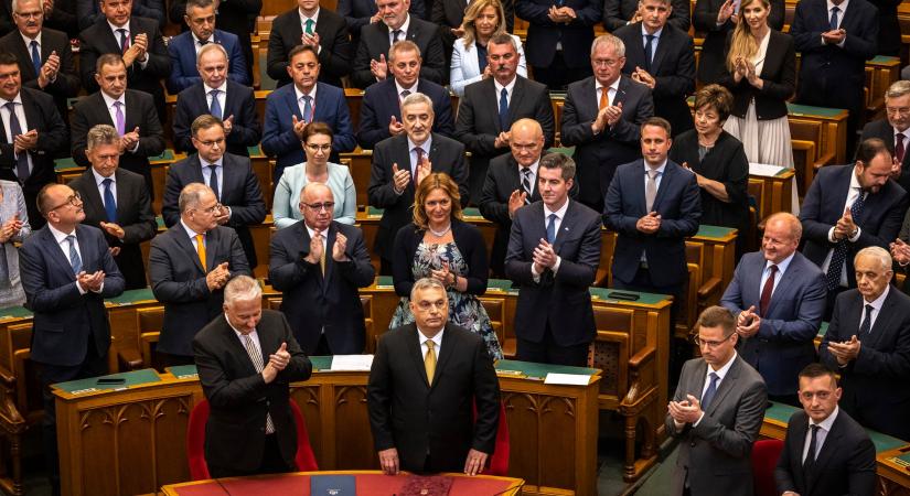 Miniszterelnöki programbeszédében Orbán inkább úgy beszélt, mint akit Európa vezetőjének választottak meg