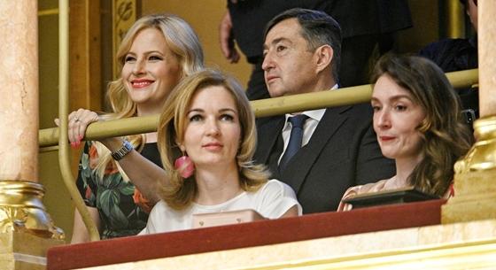 Várkonyi Andrea, Ákos, Hosszú Katinka, Habony Árpád - celebek és háttéremberek tűntek fel az Orbán-beszéden