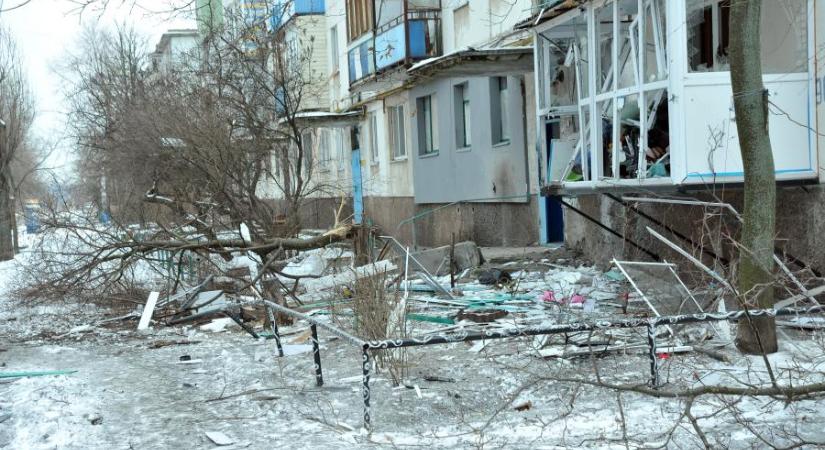 Szünet nélkül lövik Szjevjerodonecket az oroszok, legalább 10 ember életét vesztette