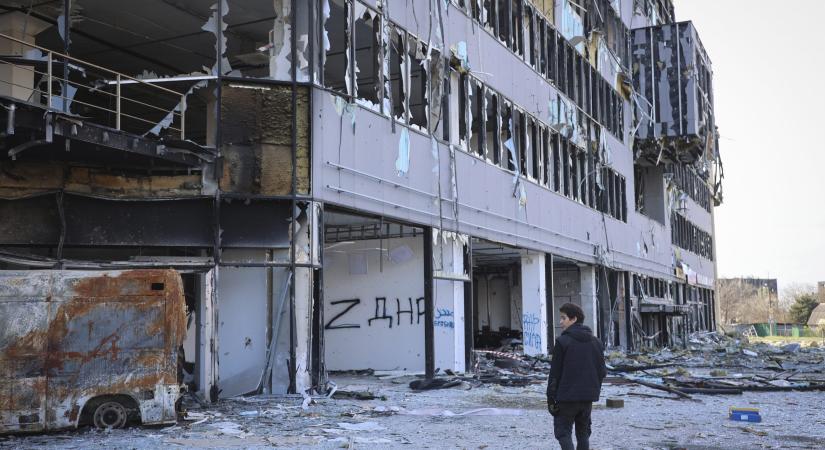 Mariupol: az oroszok az egész város lerombolását az ukránokra kenhetik